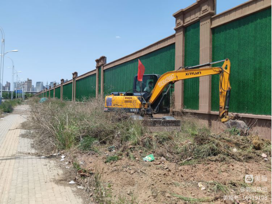 提升客運樞紐區域環(huán)境專(zhuān)項清理道路兩側雜草垃圾