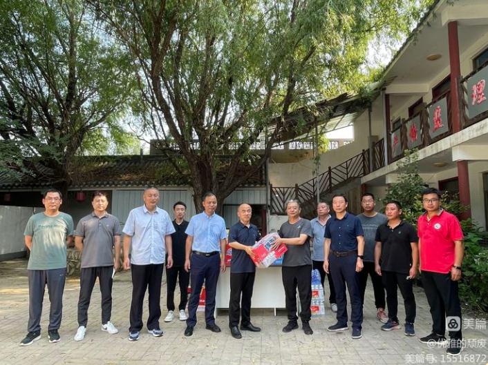 酷暑送清涼，關(guān)懷沁人心——交投集團副總經(jīng)理王從權深入路通公司國道G107總監辦開(kāi)展“送清涼”活動(dòng)