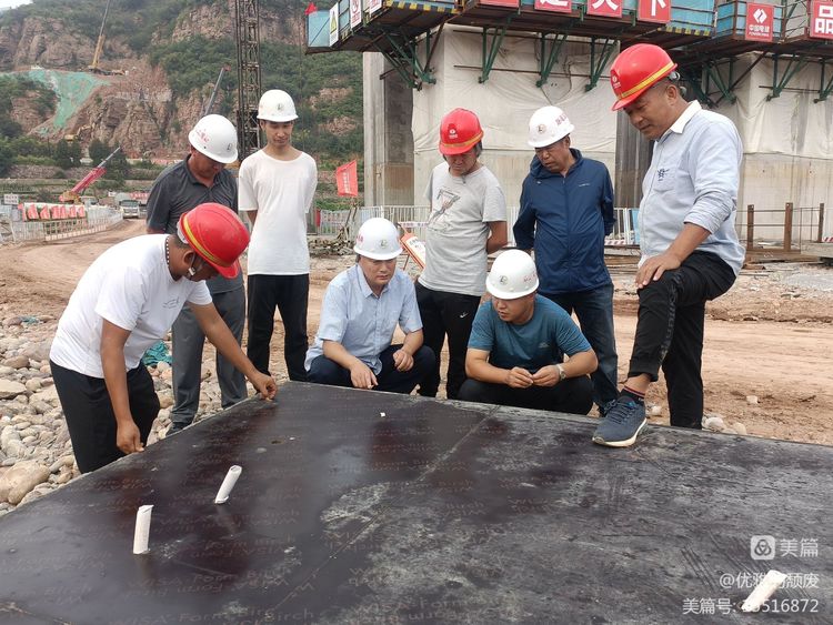 路通公司副總經(jīng)理曹雪深入工地一線(xiàn)檢查指導工作