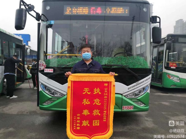 【日行一善】老人摔倒我來(lái)扶，凡人善舉暖人心
