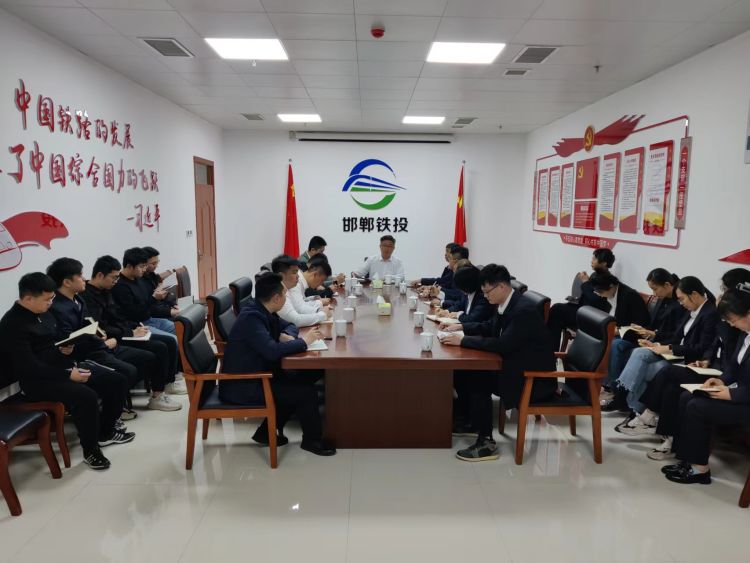 鐵投公司召開(kāi)專(zhuān)題會(huì )議傳達交投集團黨委（擴大）會(huì )議精神