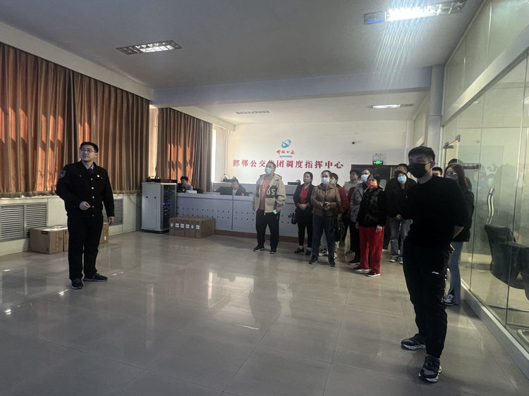 乘客為本 深度調研 廣度宣傳--信息中心組織召開(kāi)“坐公交”APP市民調研會(huì )