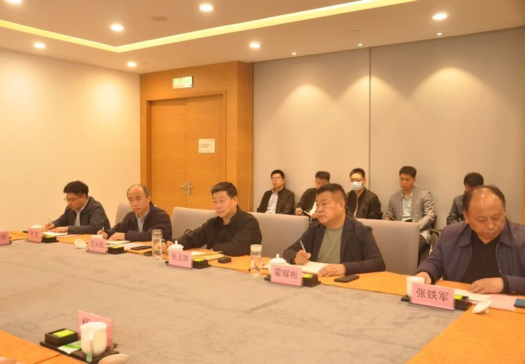 強溝通促合作--厚幾集團總裁王永磊到樞紐公司就三期項目合作進(jìn)行深入磋商