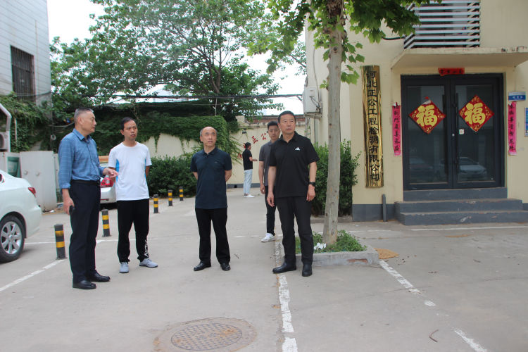市交投集團黨委委員、副總經(jīng)理王從權蒞臨路通公司檢查指導安全生產(chǎn)工作