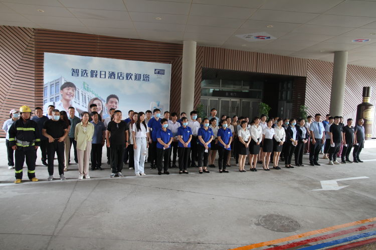 市交投集團領(lǐng)導到樞紐項目指導檢查駐樓單位交建、樞紐、樂(lè )動(dòng)及保理公司消防應急疏散演練