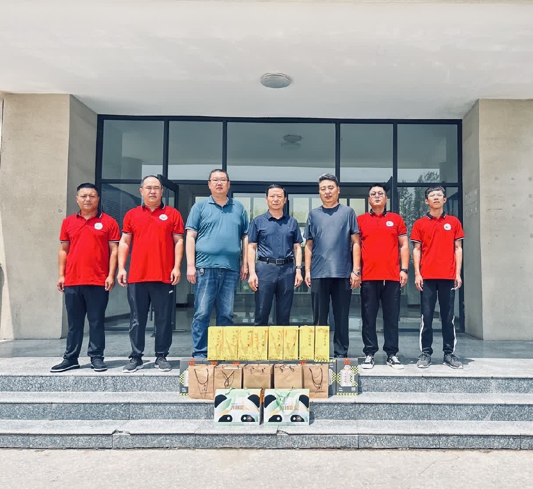 飄香端午送清涼 濃濃情意暖人心——路通公司領(lǐng)導班子成員走訪(fǎng)慰問(wèn)一線(xiàn)職工